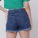 Short-Jeans-Mom-Marmorizado-Puidos-Abertura-Barra-Desfiada---INK