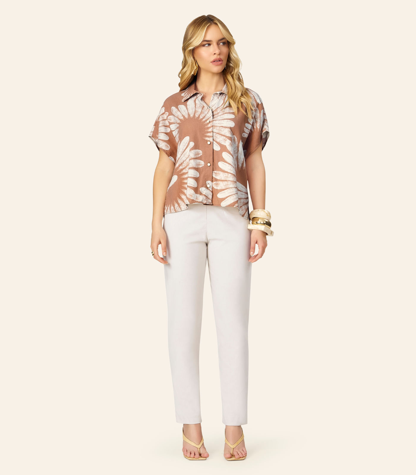 Camisa Feminina Manga Curta Estampada Endless Marrom