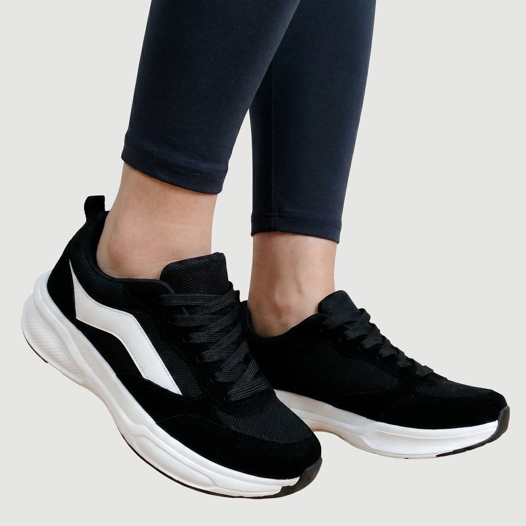 Tênis com Elástico Feminino em Sintético Preto